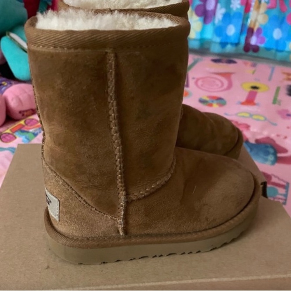 Classic UGG toddlers boot